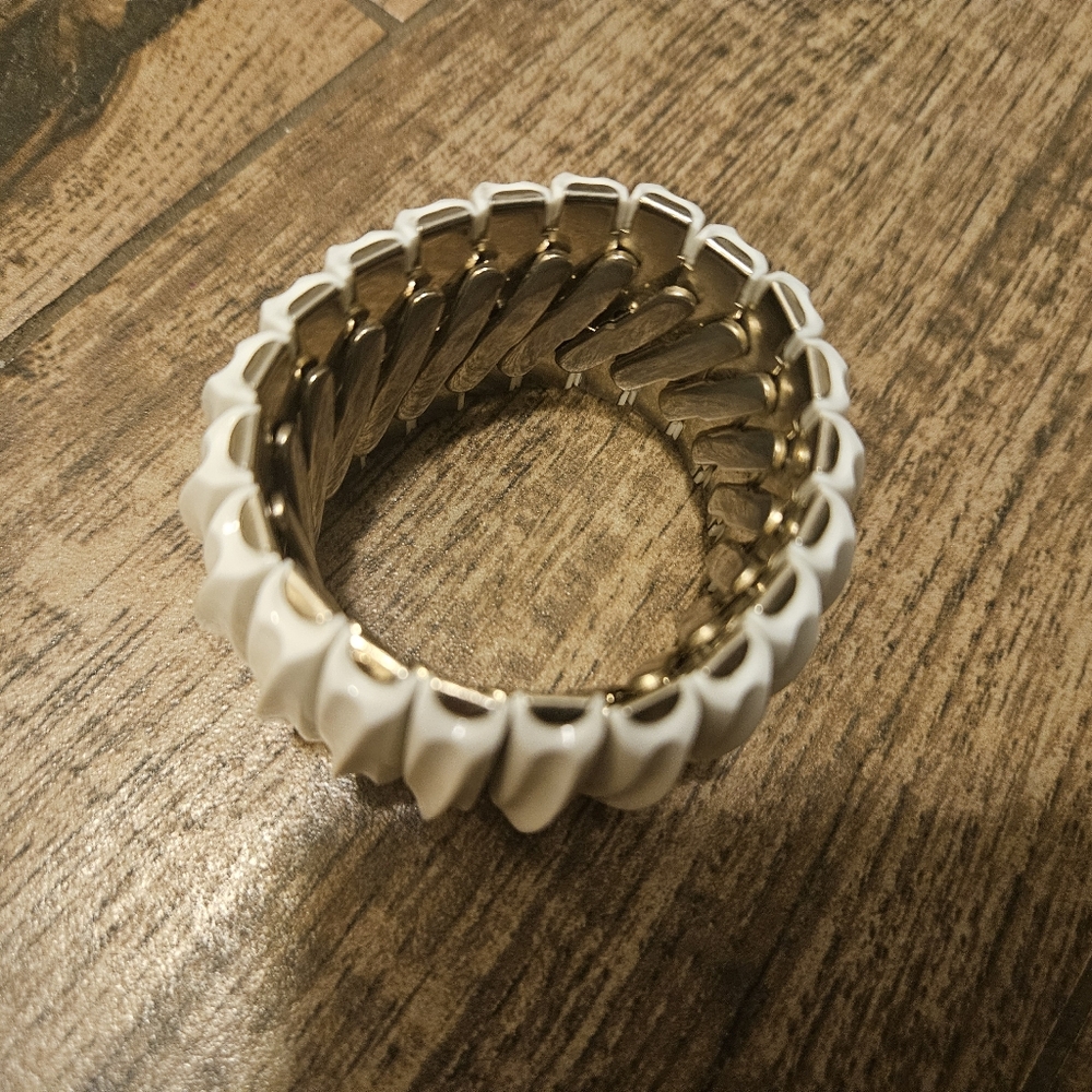 vintage white bracelet - Picture 3 of 4